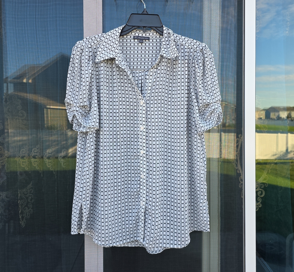 Adrianna Papell Black & White Geometric Button-Front Blouse